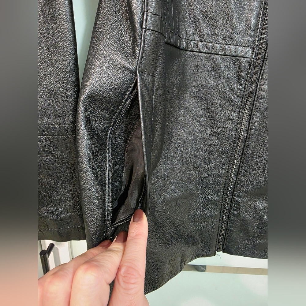 Danier Women's Black Leather Jacket - Picture 10 of 16